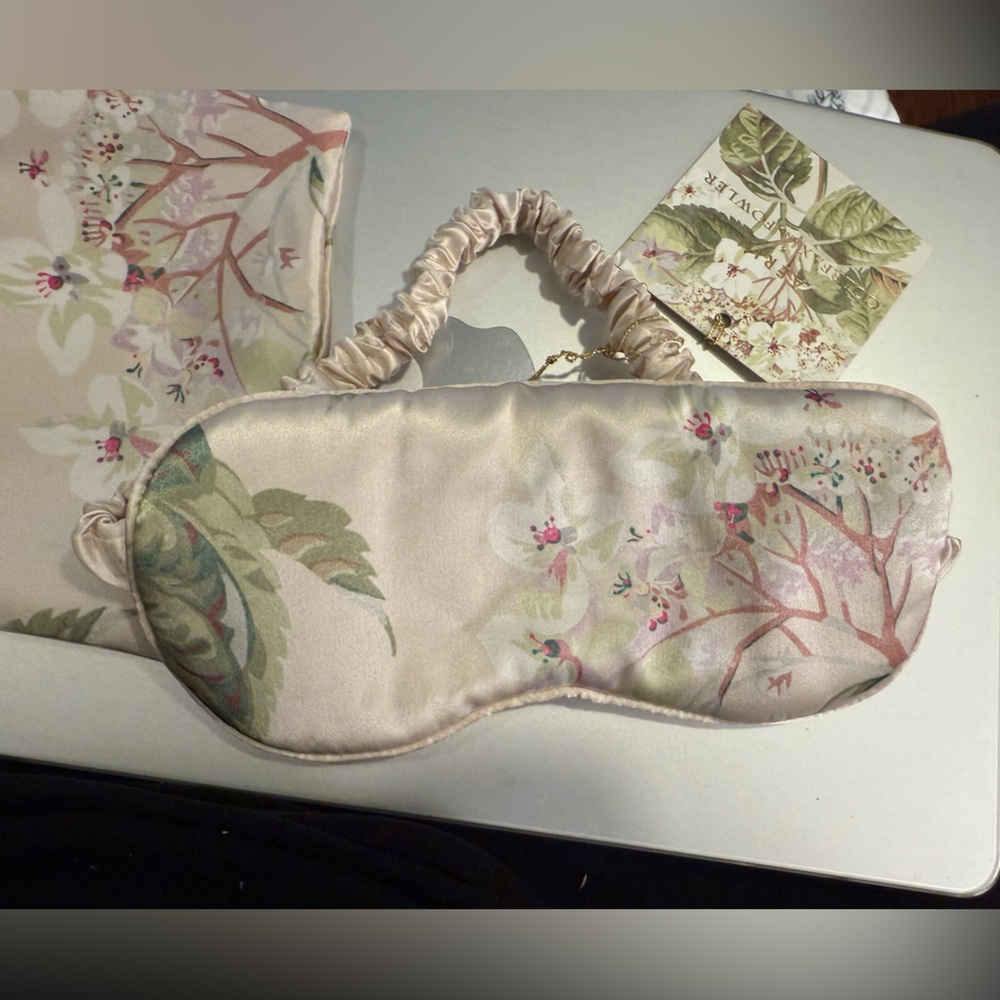 NWT AERIN X Colefax and Fowler ELOISE Silk Sleep Mask And Silk Drawstring Bag - Picture 5 of 13